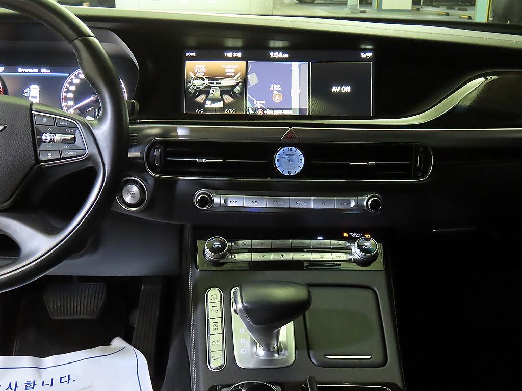 Genesis G90 - Vista 11