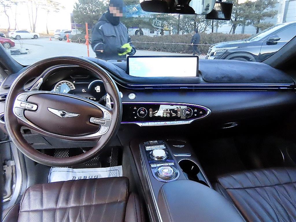 Genesis GV70 - Vista 7