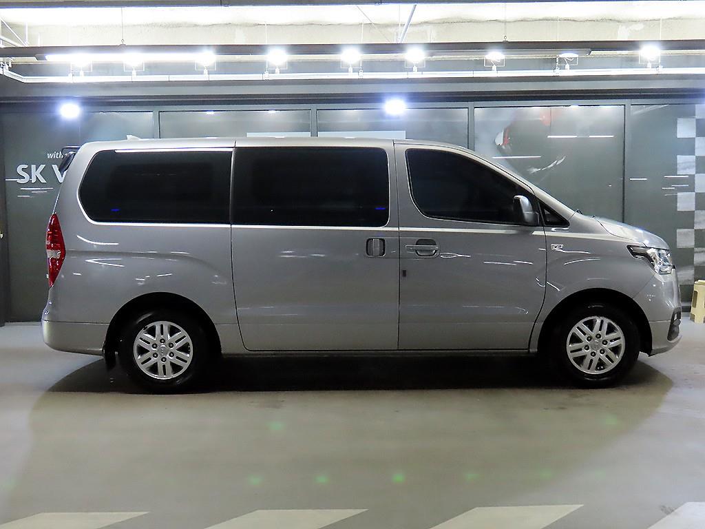 HYUNDAI Starex - Vista 3