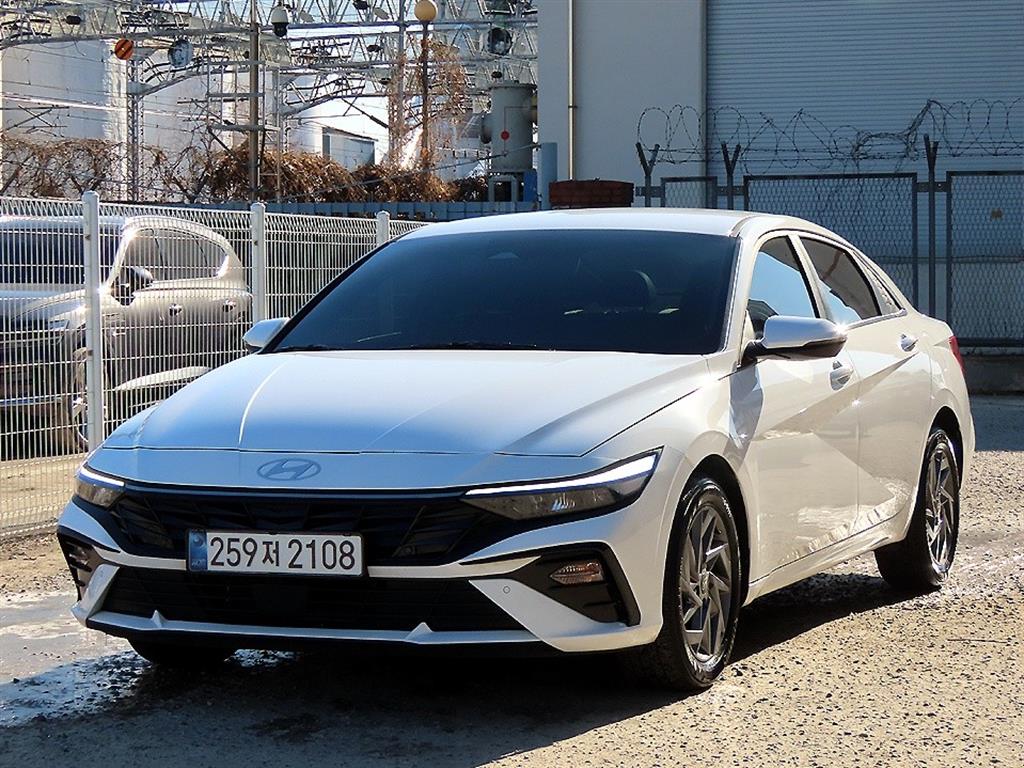 HYUNDAI Avante - Vista 2