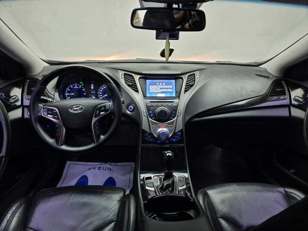 HYUNDAI Grandeur - Vista 7