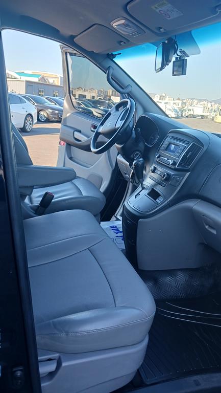 HYUNDAI Starex - Vista 7