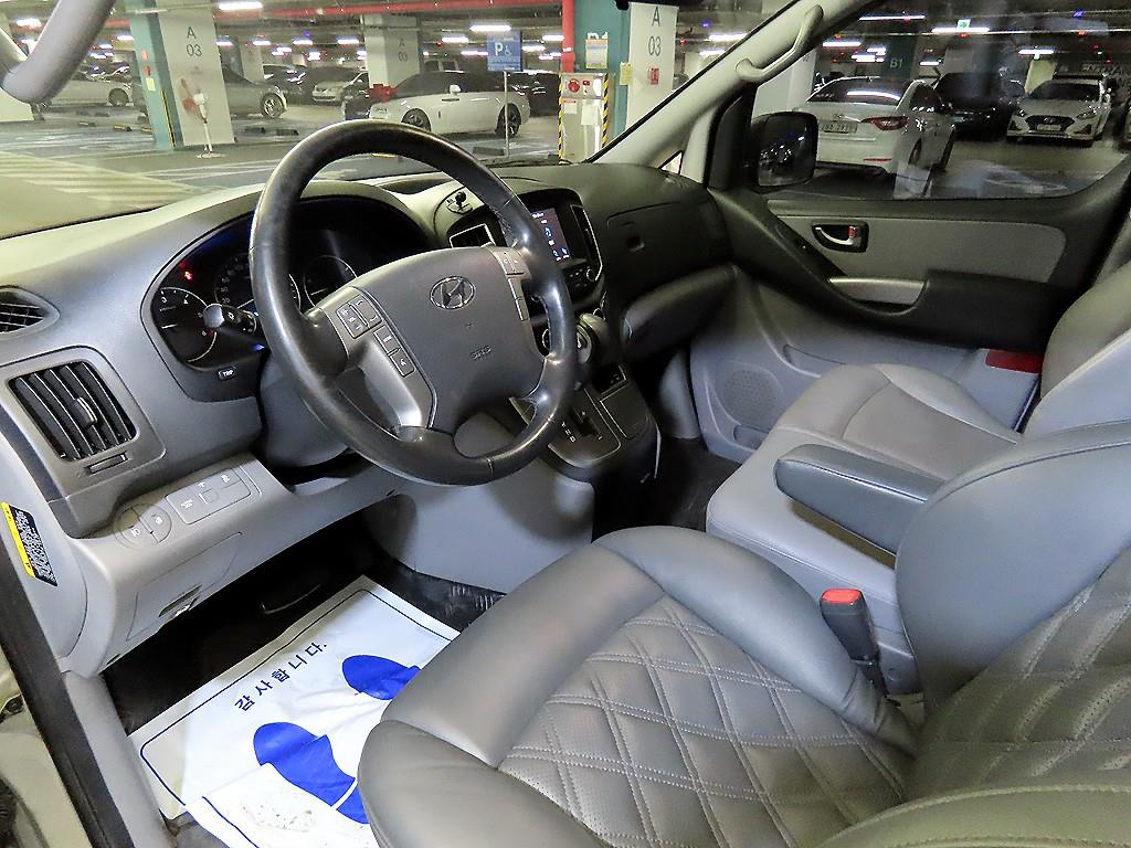 HYUNDAI Starex - Vista 10