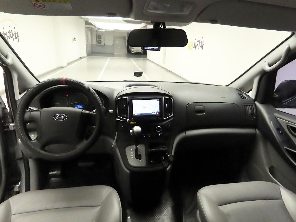 HYUNDAI Starex - Vista 8