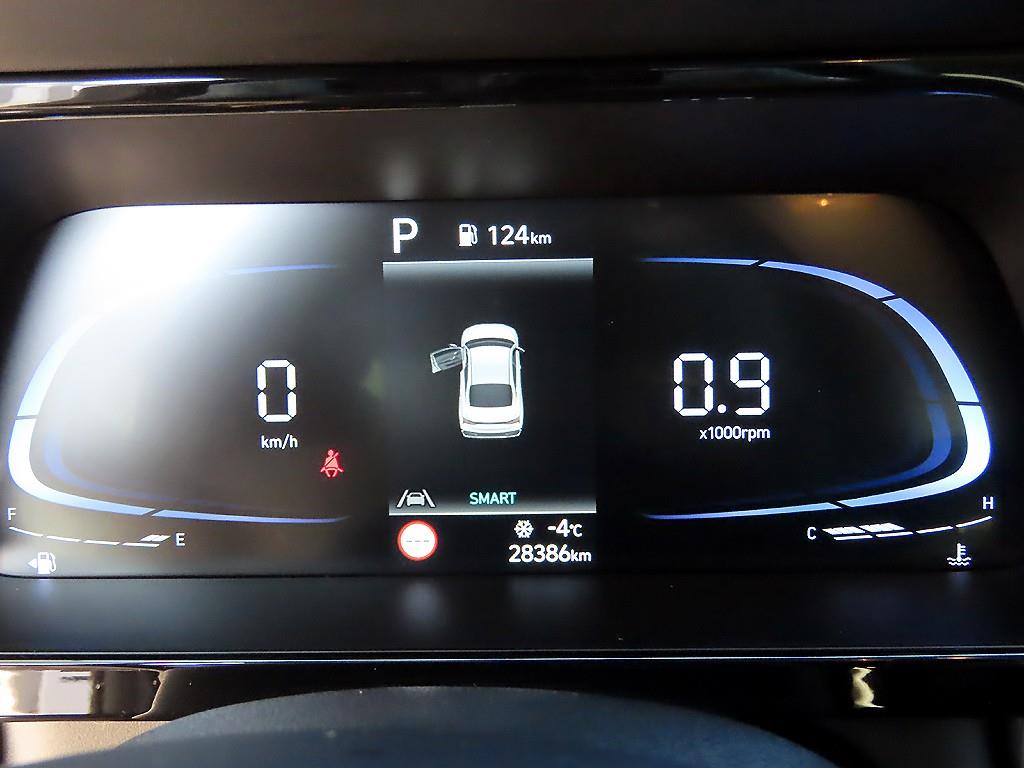 HYUNDAI Avante - Vista 9