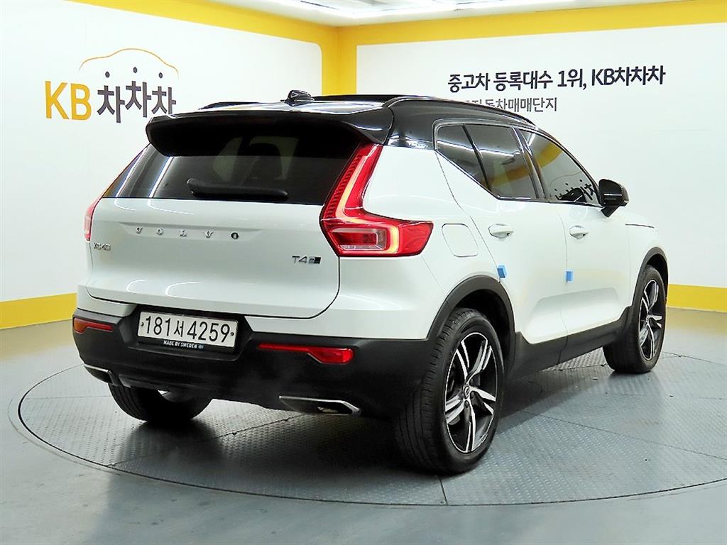 Volvo XC40 - Vista 4