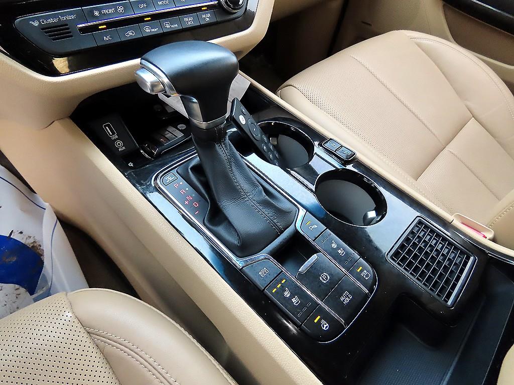 KIA Carnival - Vista 11