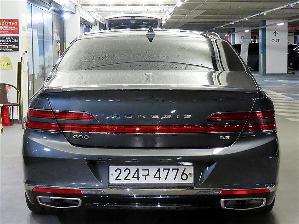 Genesis G90 - Vista 5