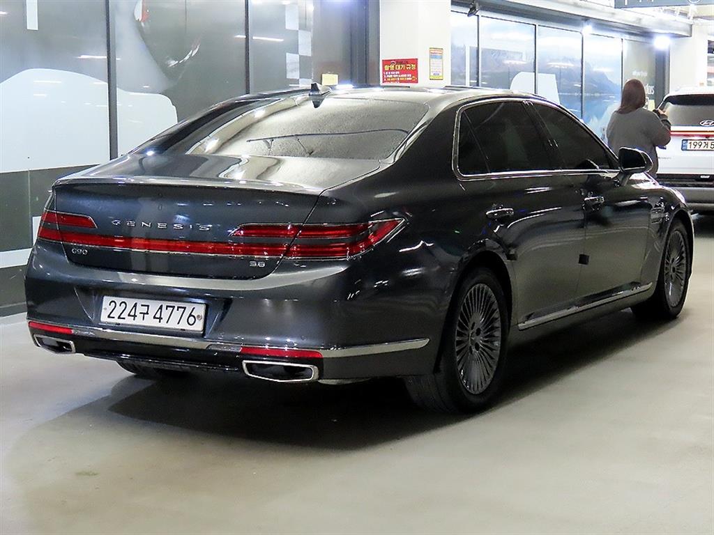 Genesis G90 - Vista 4