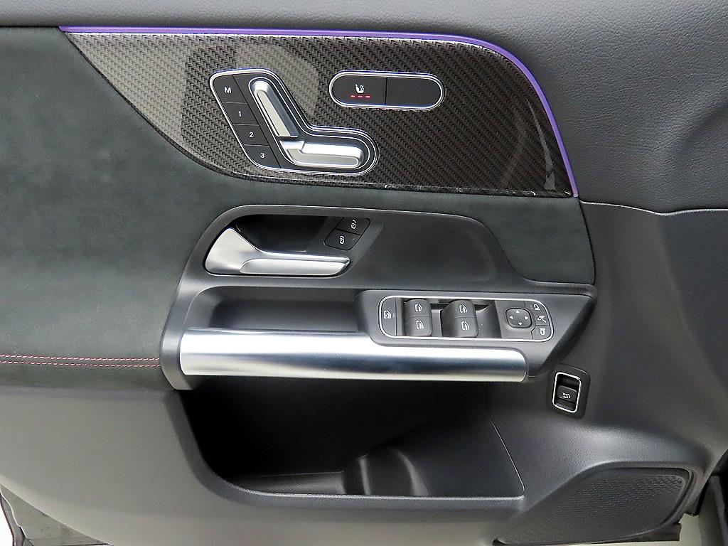 Mercedes Benz GLA Class - Vista 11