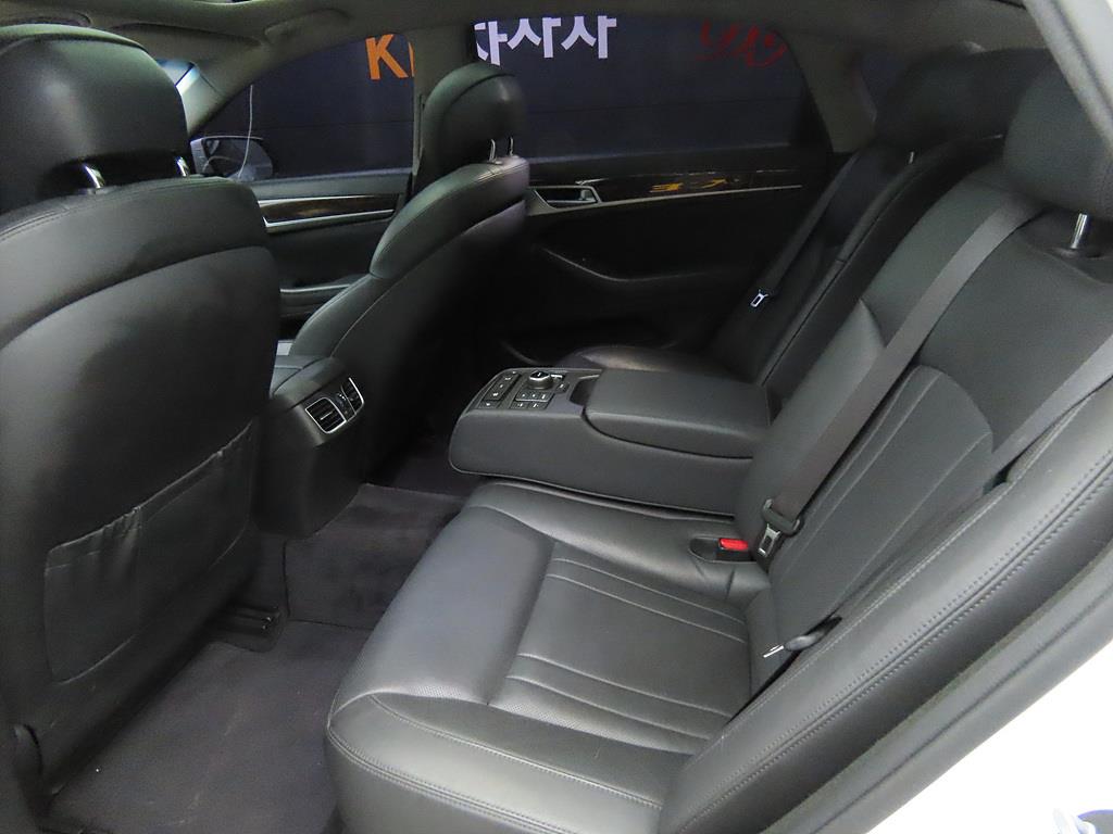 HYUNDAI Genesis - Vista 6