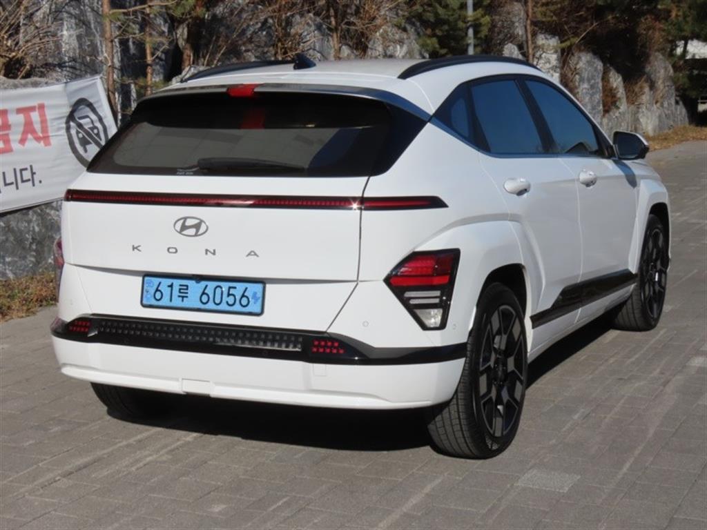 HYUNDAI Kona - Vista 5
