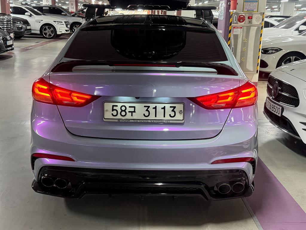 HYUNDAI Avante - Vista 5