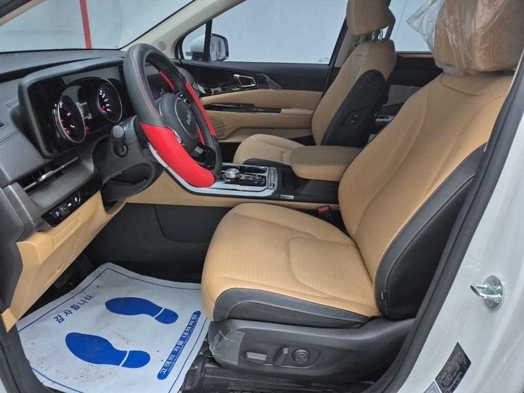 KIA Carnival - Vista 11