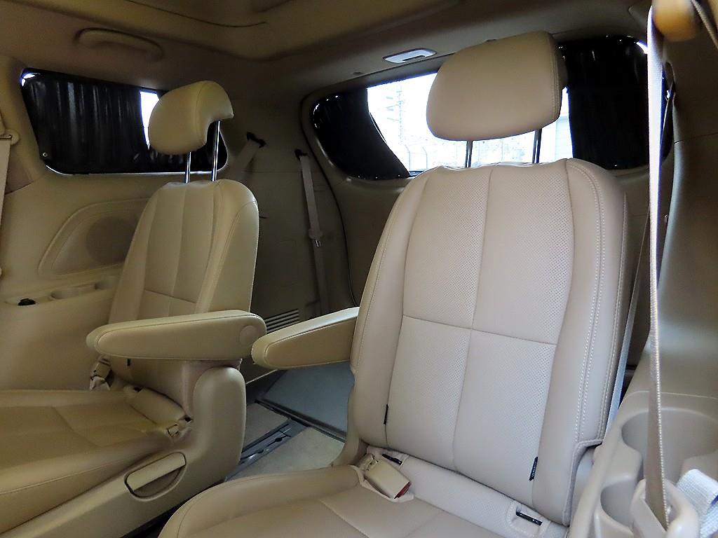 KIA Carnival - Vista 7