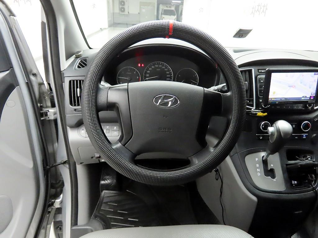 HYUNDAI Starex - Vista 7