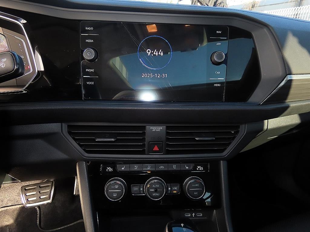 Volkswagen Jetta - Vista 12