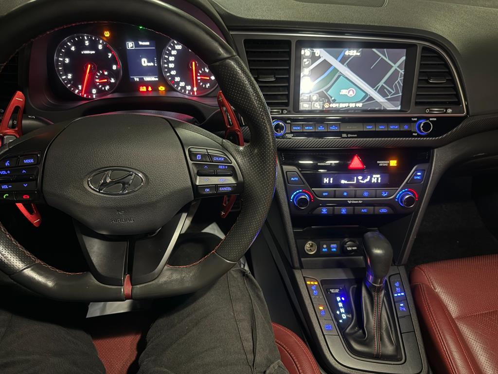 HYUNDAI Avante - Vista 11