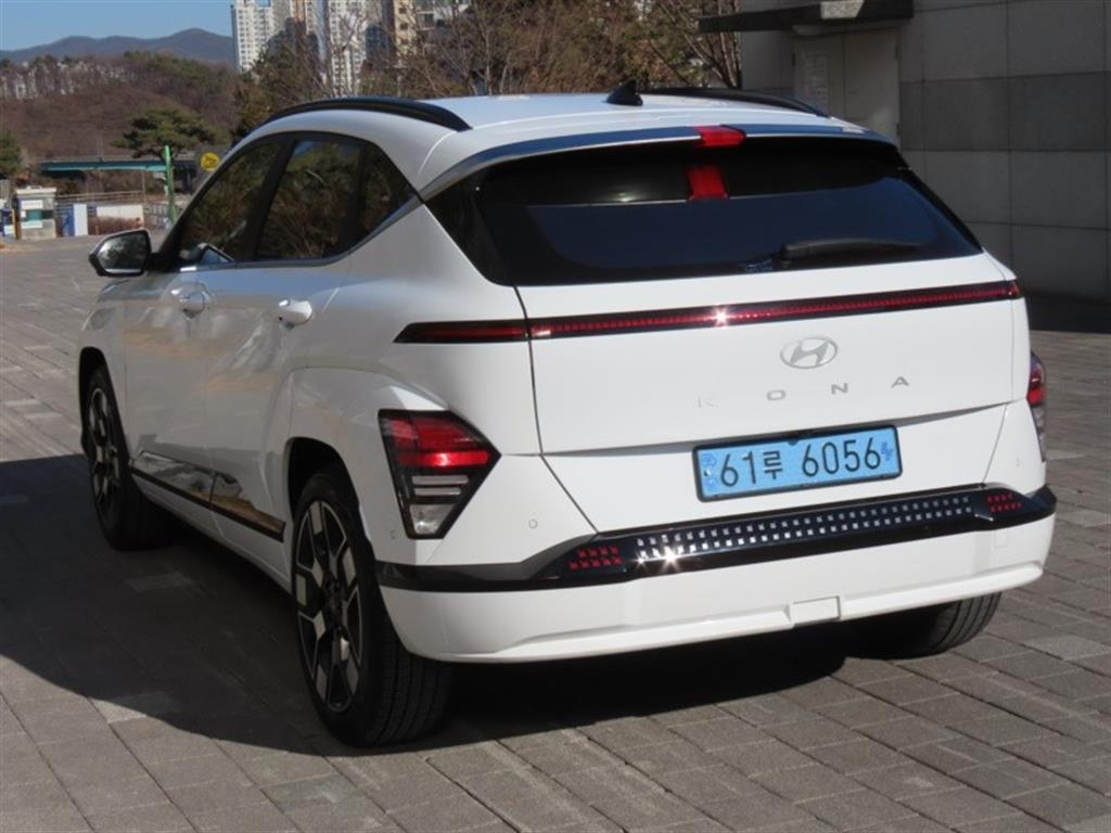 HYUNDAI Kona - Vista 7