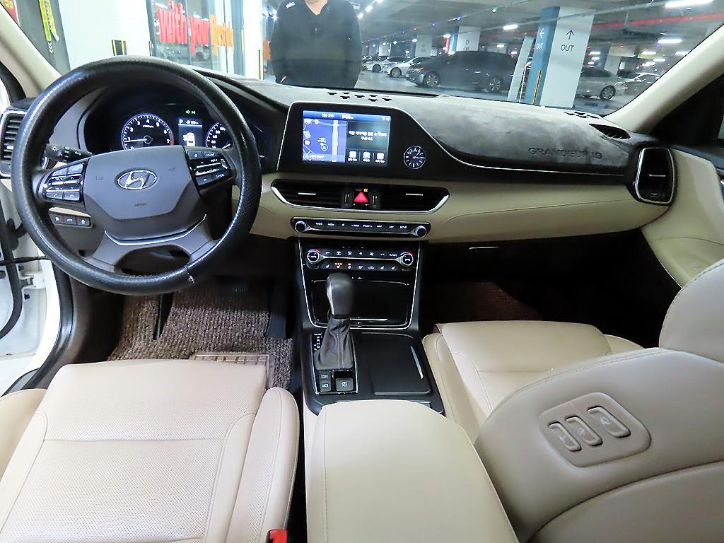 HYUNDAI Grandeur - Vista 10