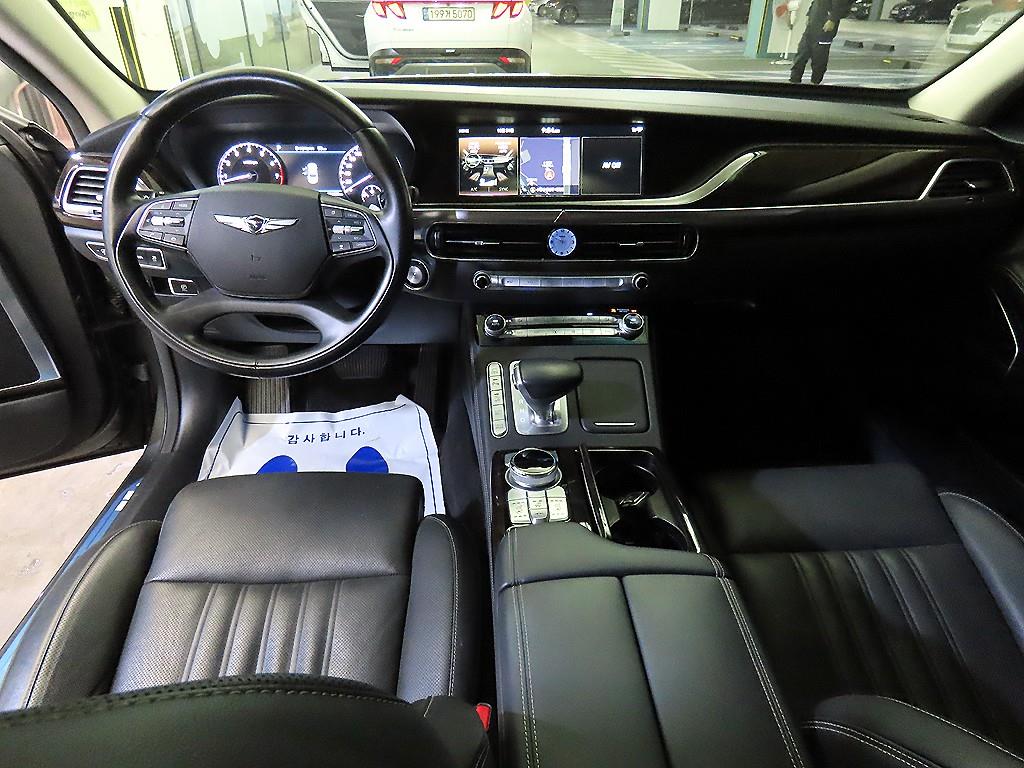 Genesis G90 - Vista 10