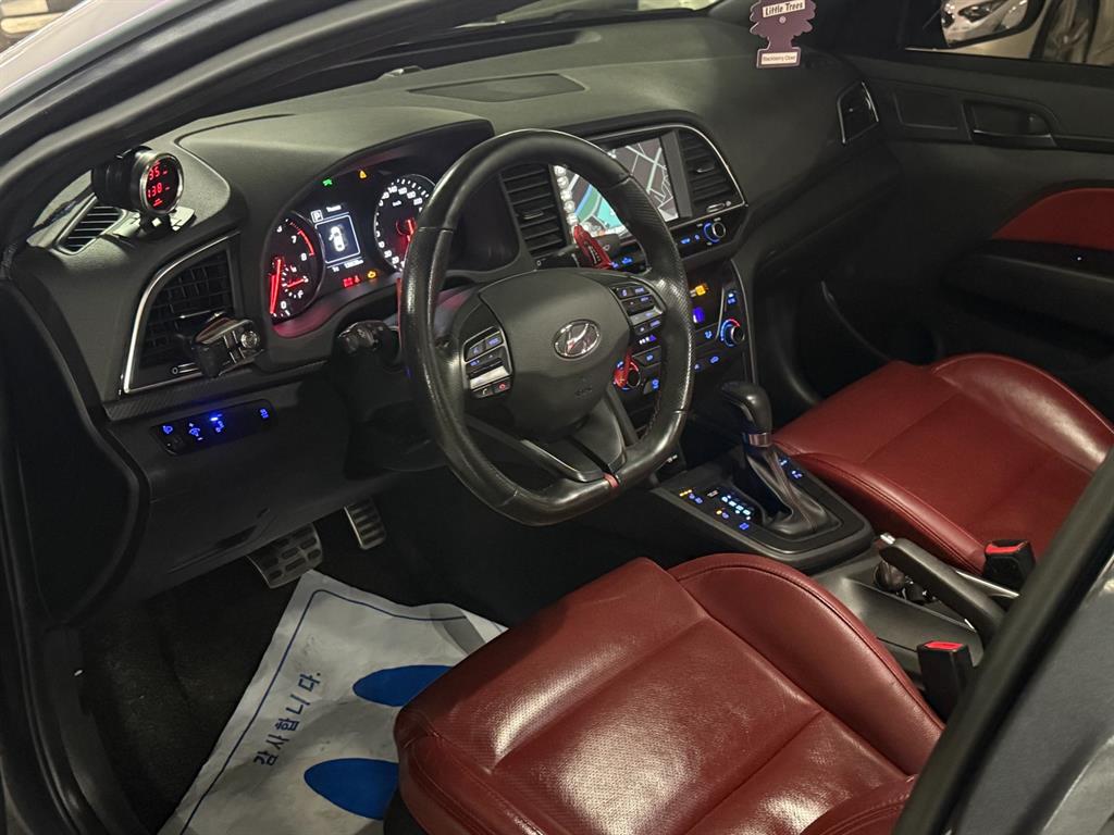 HYUNDAI Avante - Vista 8