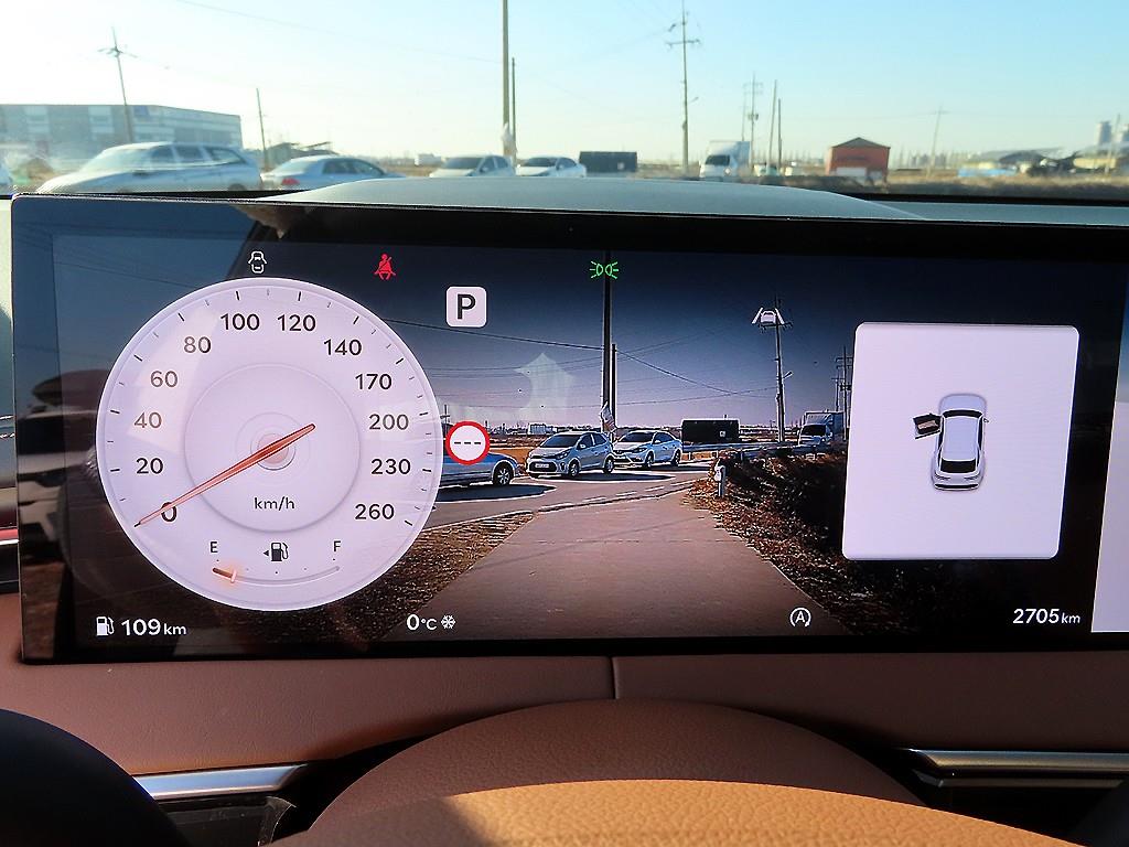 Genesis GV70 - Vista 8