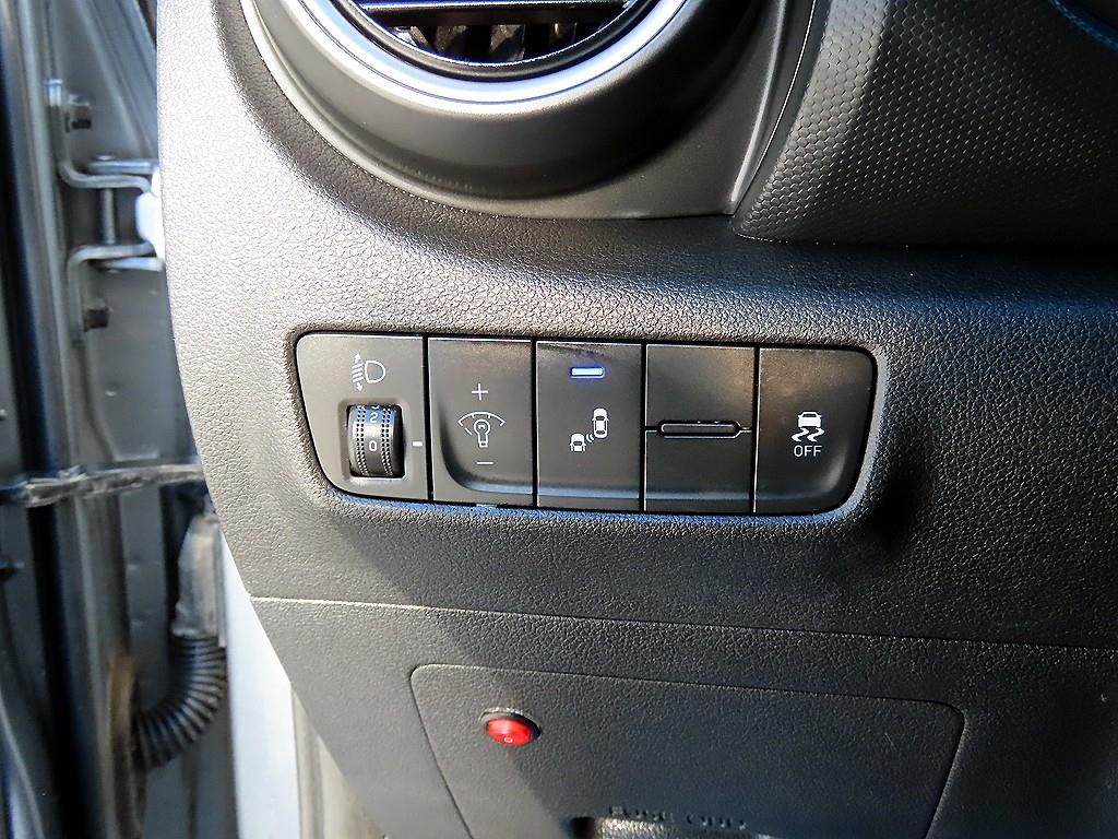 HYUNDAI Kona - Vista 12