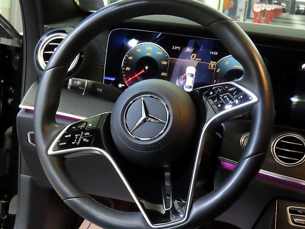 Mercedes Benz E class - Vista 8