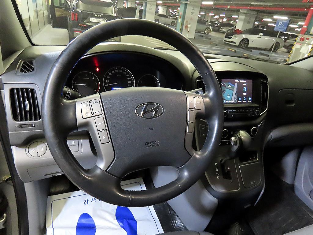 HYUNDAI Starex - Vista 8