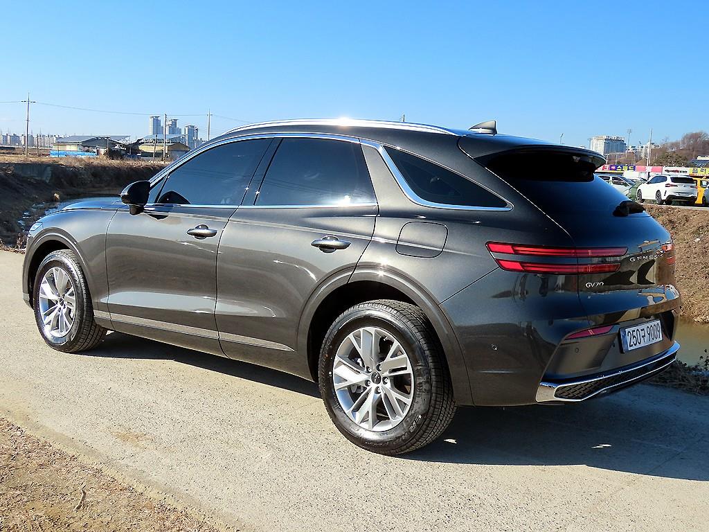 Genesis GV70 - Vista 3