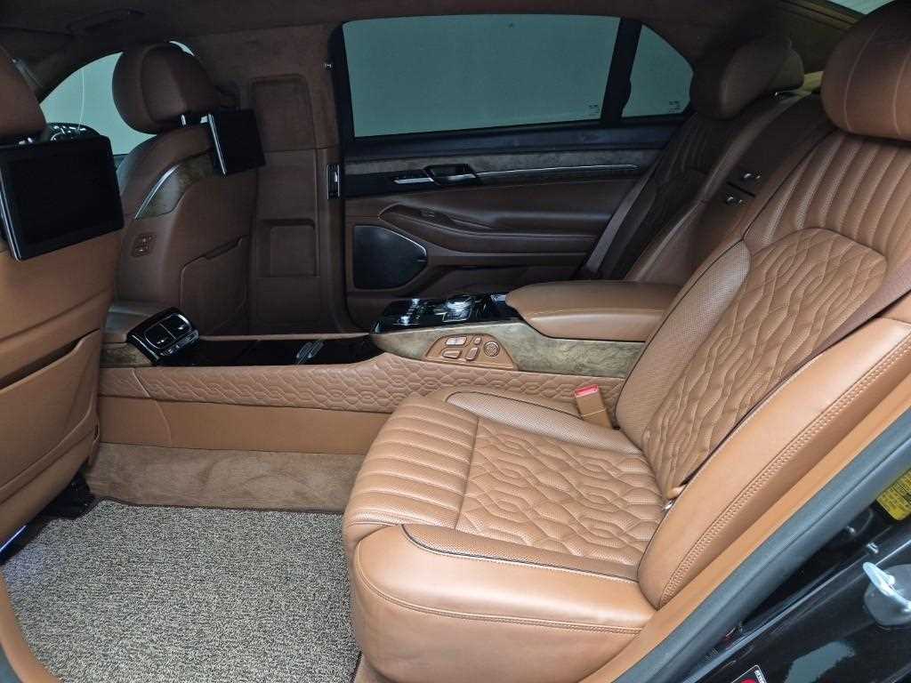 Genesis G90 - Vista 12