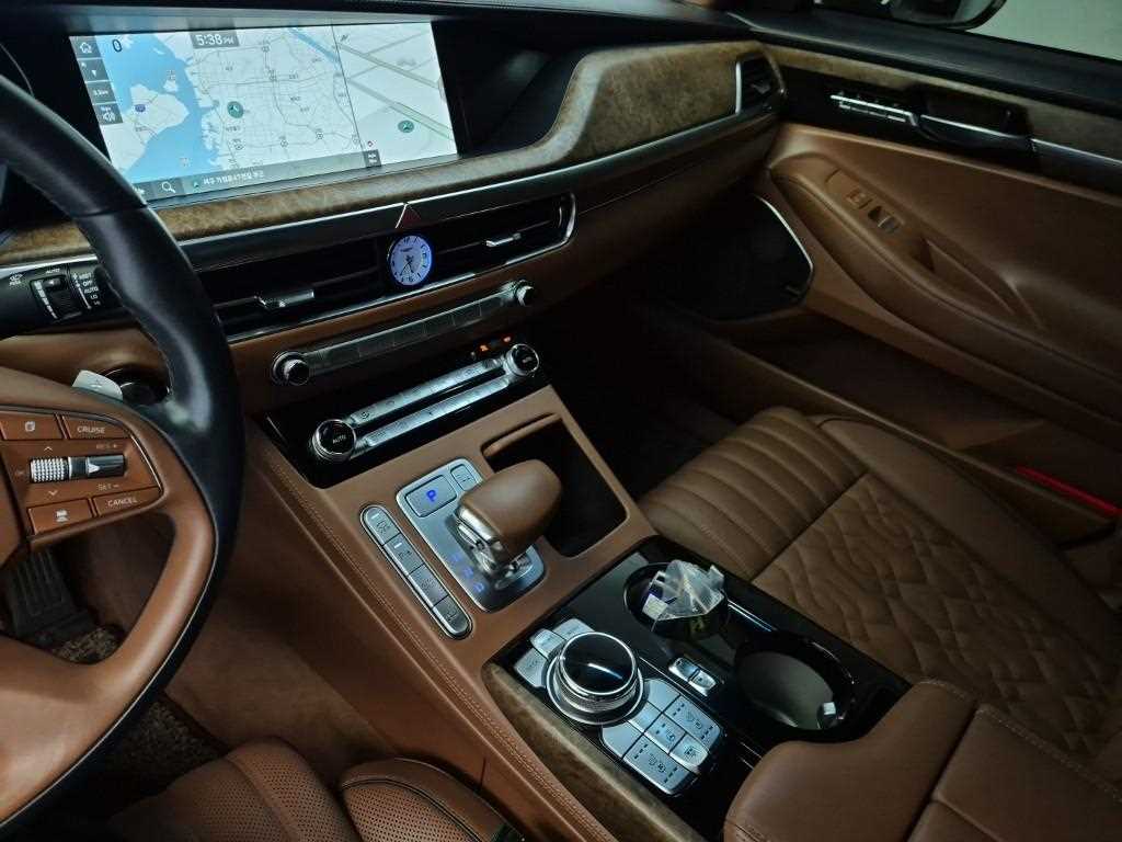 Genesis G90 - Vista 10