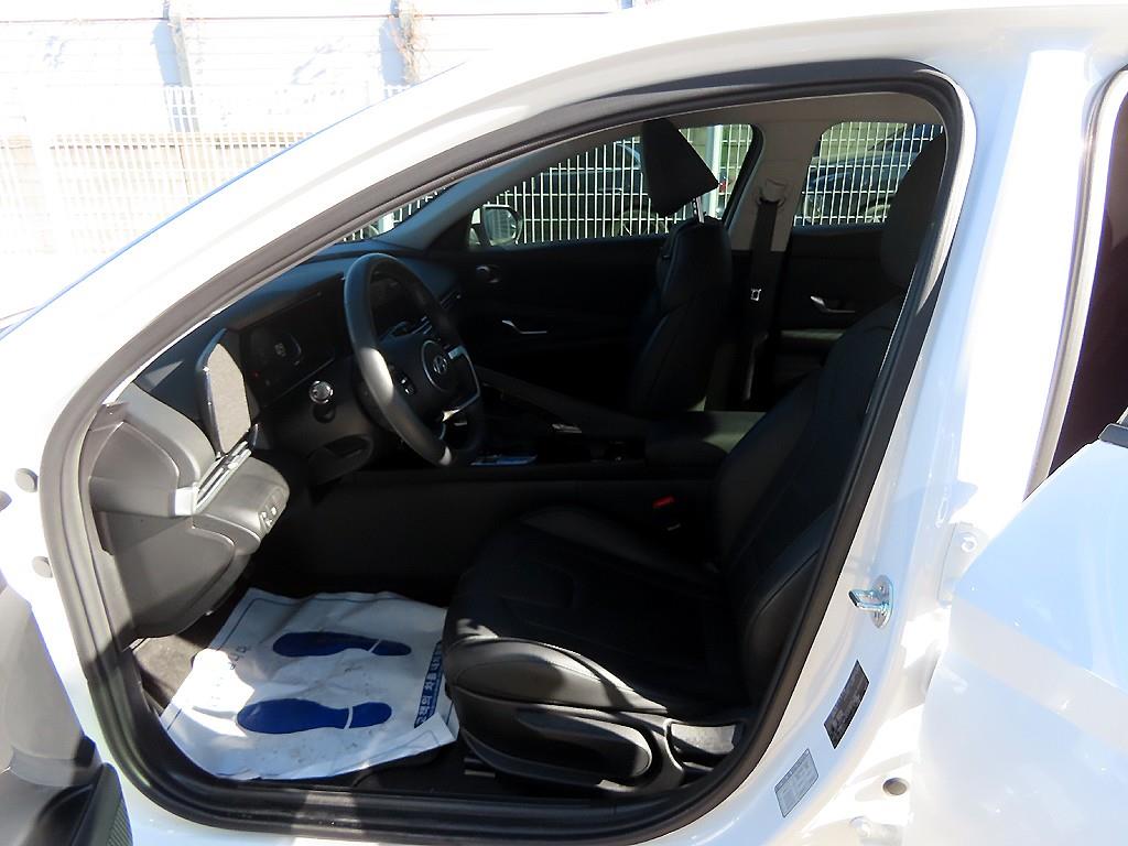 HYUNDAI Avante - Vista 5