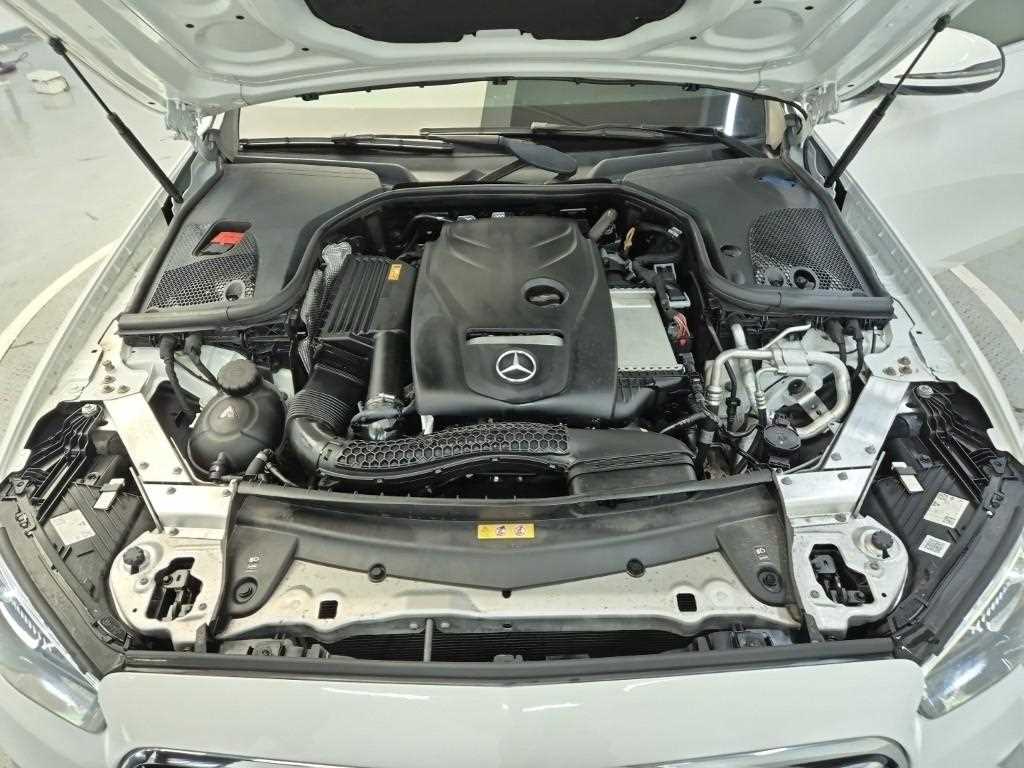 Mercedes Benz E class - Vista 5