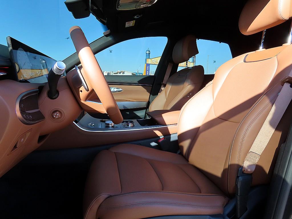 Genesis GV70 - Vista 5