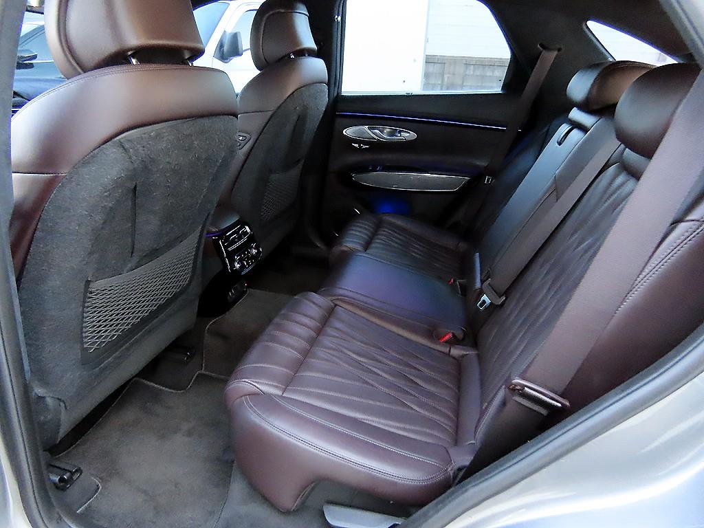 Genesis GV70 - Vista 6