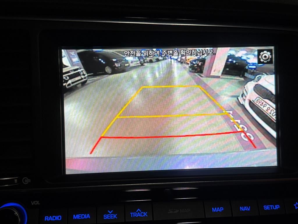 HYUNDAI Avante - Vista 10