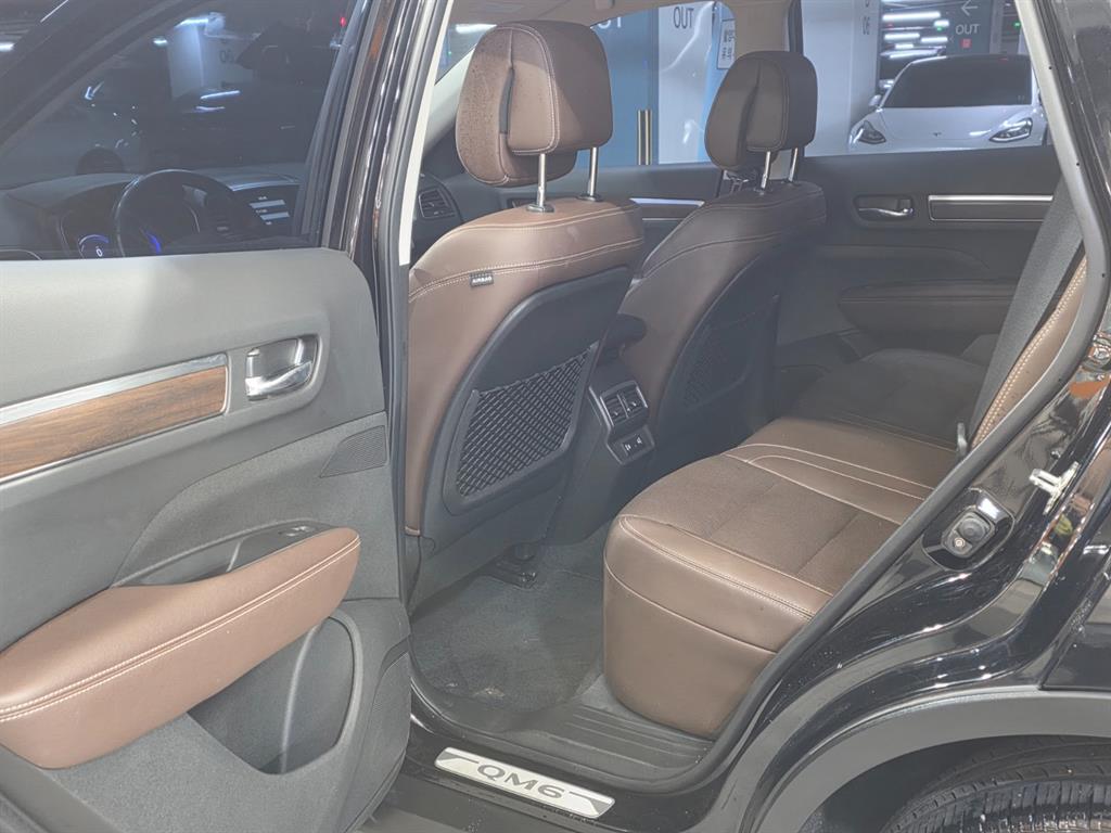 SAMSUNG QM6 - Vista 8