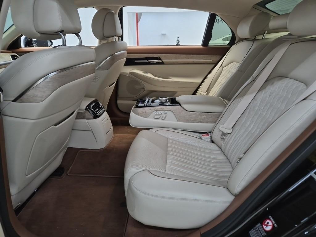 Genesis G90 - Vista 12