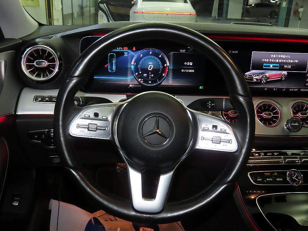 Mercedes Benz CLS Class - Vista 8