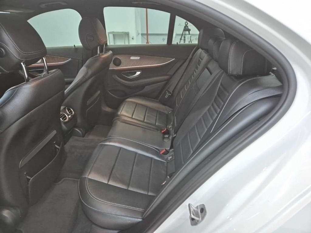 Mercedes Benz E class - Vista 12