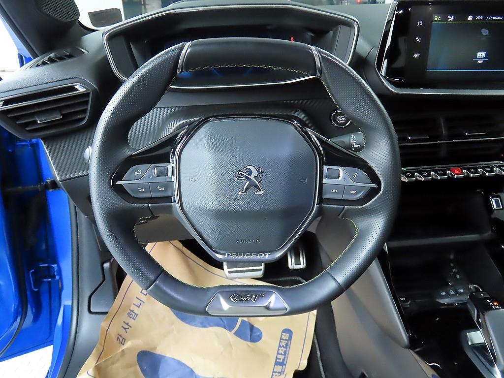 Peugeot 208 - Vista 9