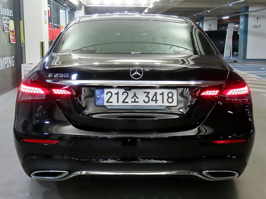 Mercedes Benz E class - Vista 5