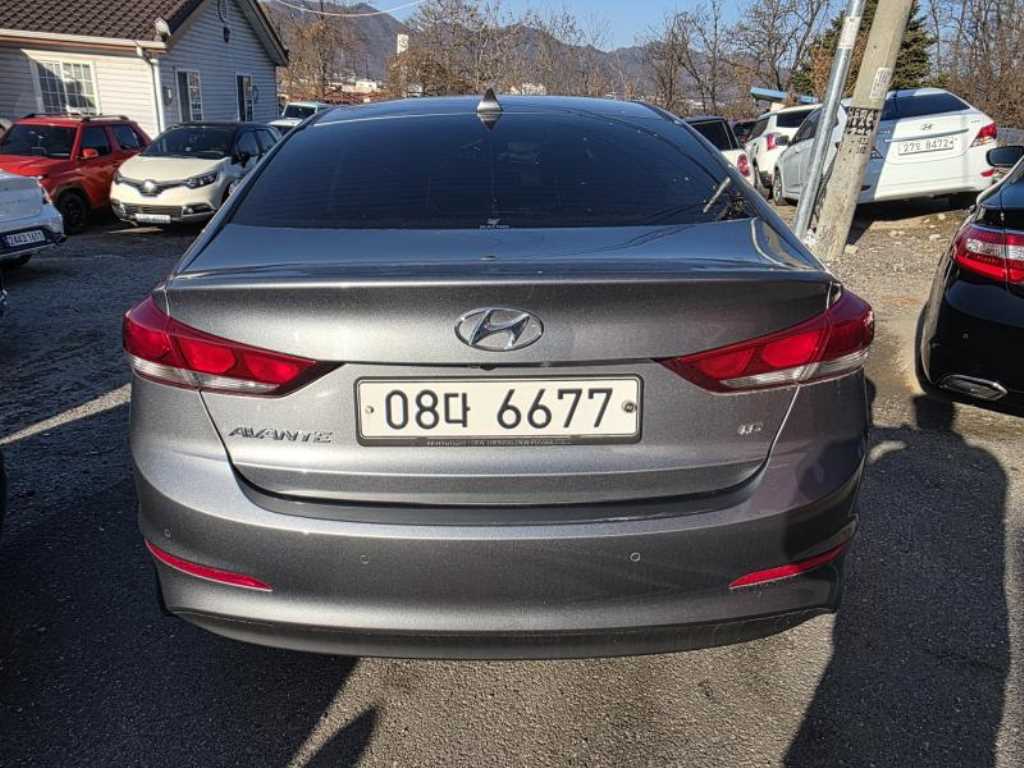 HYUNDAI Avante - Vista 6