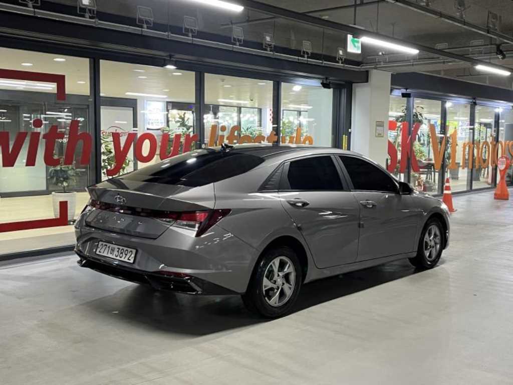 HYUNDAI Avante - Vista 5