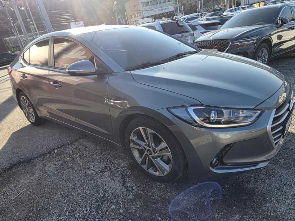 HYUNDAI Avante - Vista 2