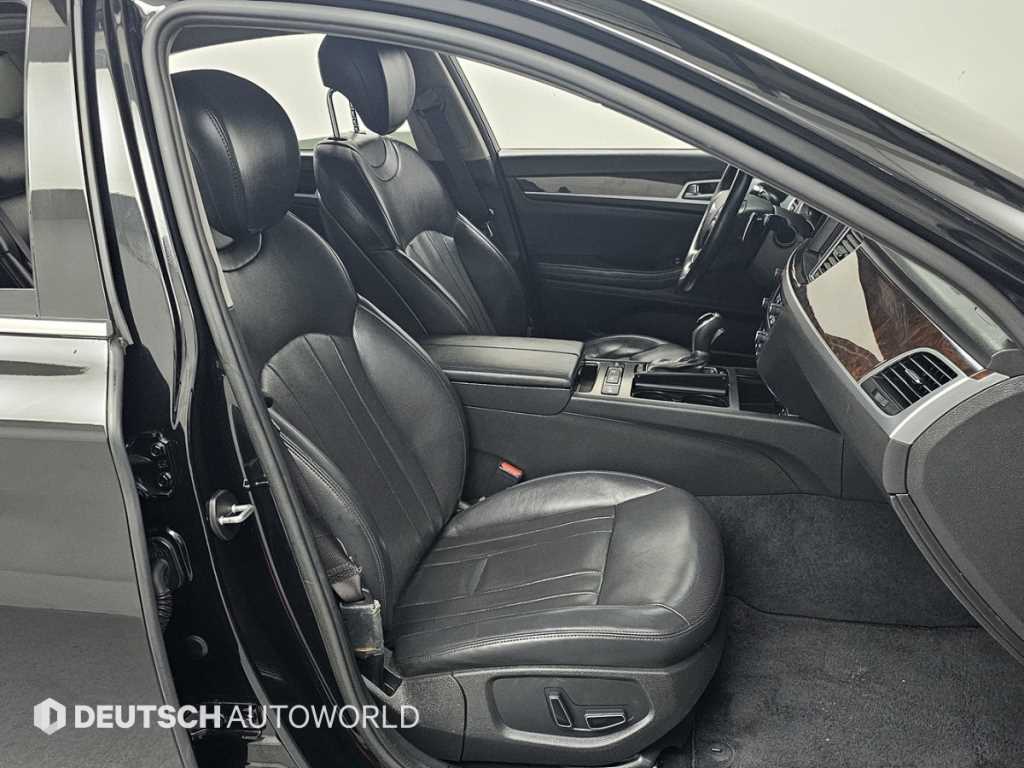 HYUNDAI Genesis - Vista 10