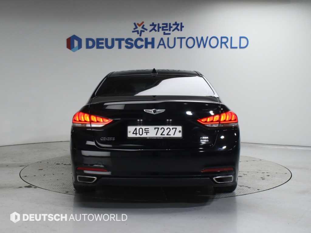 HYUNDAI Genesis - Vista 4