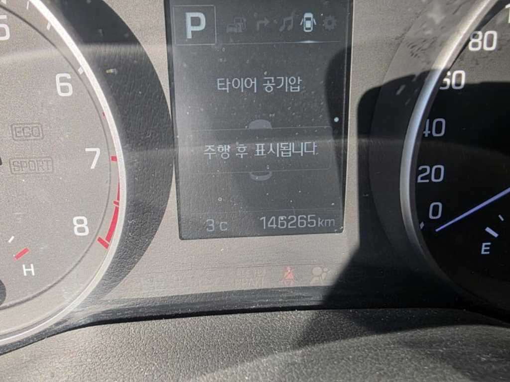 HYUNDAI Avante - Vista 9